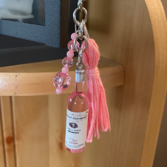 Accessories - ❣️SOLD❣️NEW! Handmade Pink Wine Bottle Key Ring with Pink Tassle & Beaded Charm